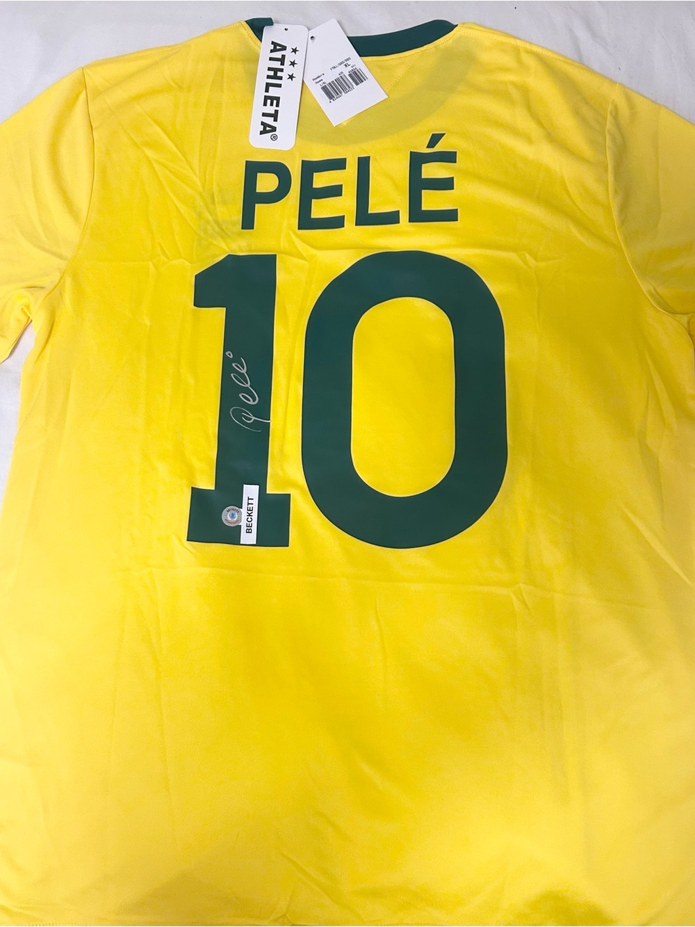 PELE’ Autographed Jersey Beckett COA.